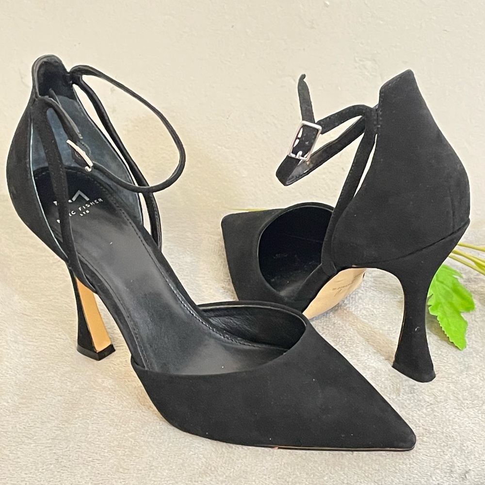 Marc Fisher LTD LYNNIE Ankle Strap Pumps Size: 10M